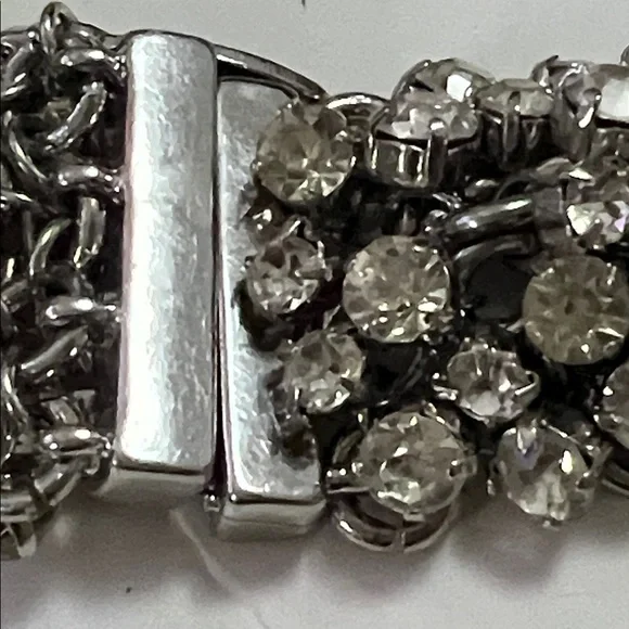 NATASHA ELEGANT SILVER DIAMOND CLUSTER ELEGANT NECKLACE. - Picture 7 of 8